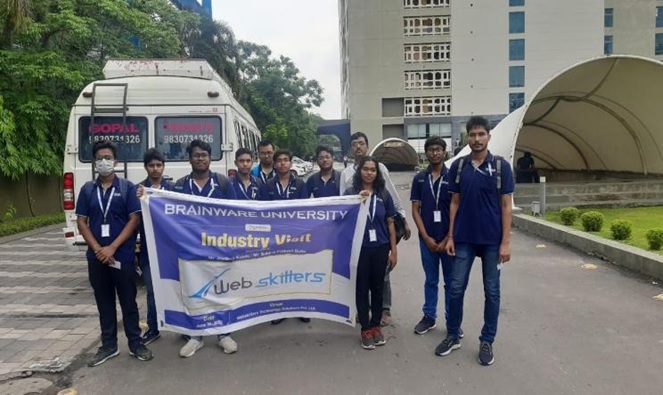 Free-of-cost physiotherapy clinic in neighborhood: An 'observe and learn' opportunity for students